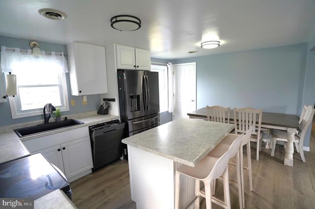 85 E LOCUST LN, New Oxford, PA 17350