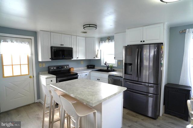 85 E LOCUST LN, New Oxford, PA 17350