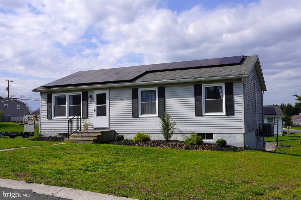 85 E LOCUST LN, New Oxford, PA 17350