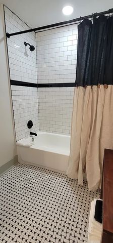 910 Baird Street, Cleburne, TX 76033