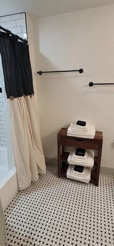 910 Baird Street, Cleburne, TX 76033