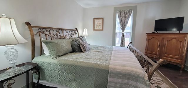 910 Baird Street, Cleburne, TX 76033