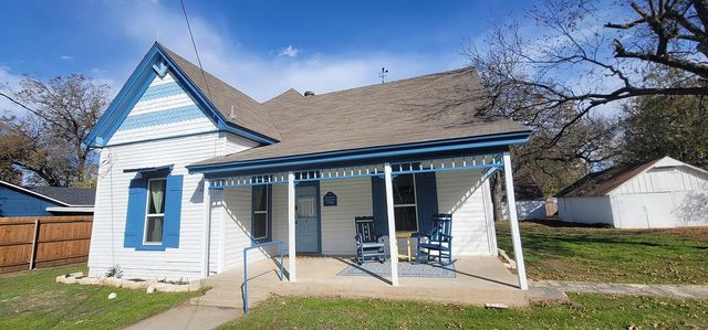 910 Baird Street, Cleburne, TX 76033