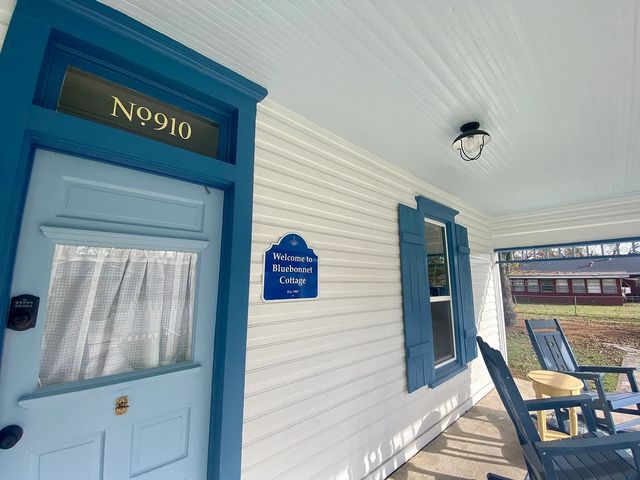 910 Baird Street, Cleburne, TX 76033