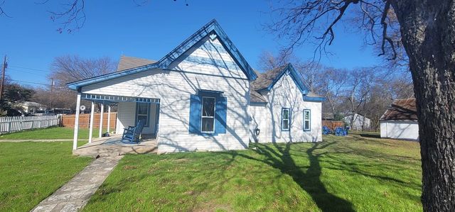 910 Baird Street, Cleburne, TX 76033