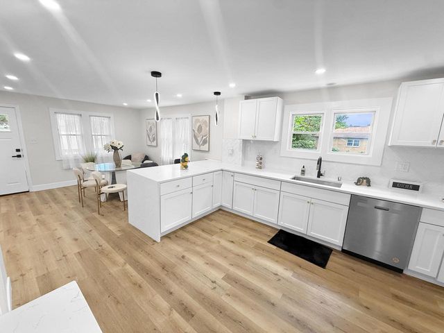 5113 N 55th STREET, Milwaukee, WI 53218