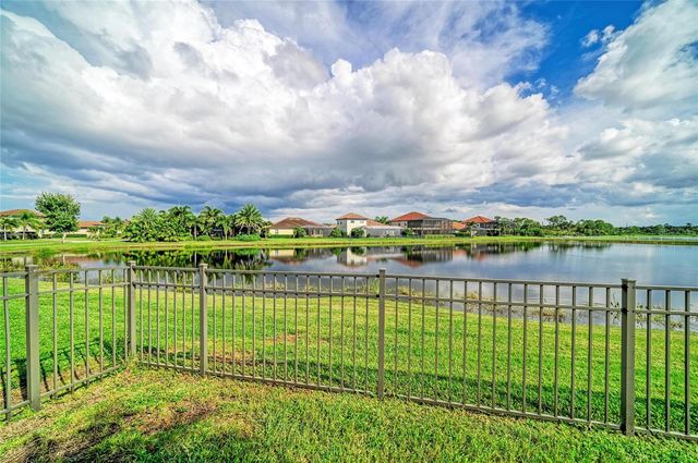 5672 CLOVERLEAF RUN, Lakewood Ranch, FL 34211