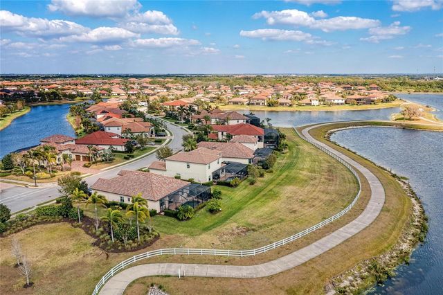 5672 CLOVERLEAF RUN, Lakewood Ranch, FL 34211