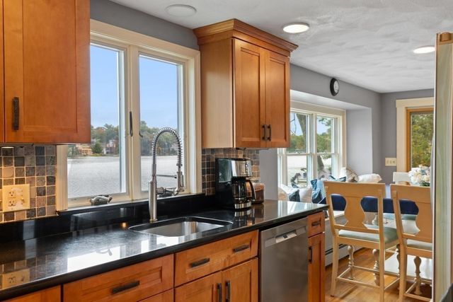 35 Lakeside Blvd, North Reading, MA 01864