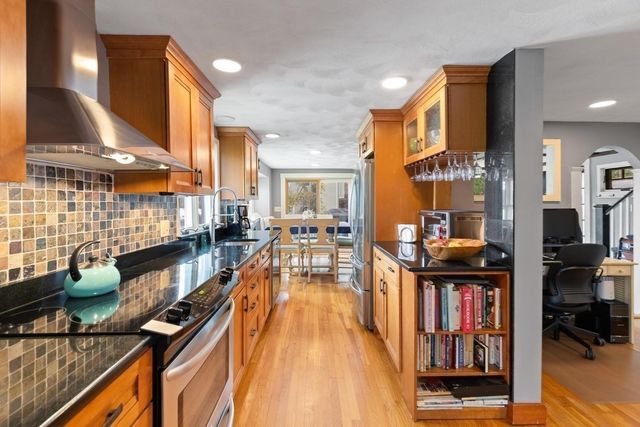 35 Lakeside Blvd, North Reading, MA 01864