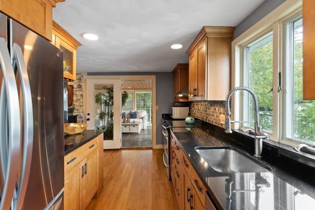 35 Lakeside Blvd, North Reading, MA 01864