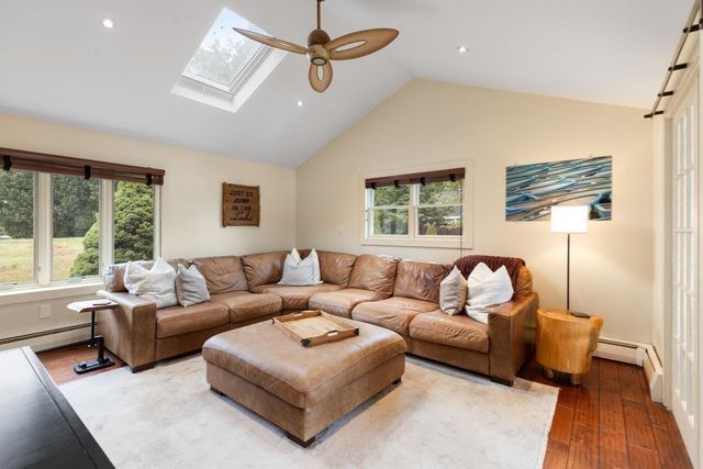 35 Lakeside Blvd, North Reading, MA 01864