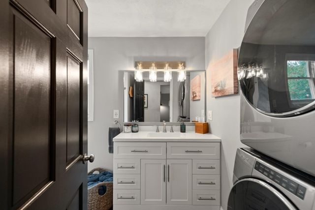 35 Lakeside Blvd, North Reading, MA 01864