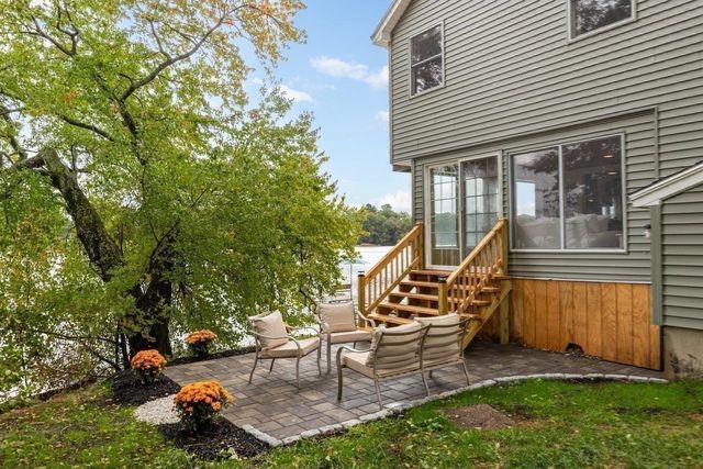 35 Lakeside Blvd, North Reading, MA 01864