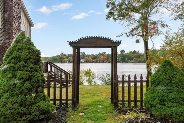 35 Lakeside Blvd, North Reading, MA 01864