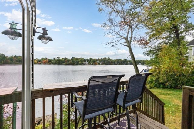 35 Lakeside Blvd, North Reading, MA 01864