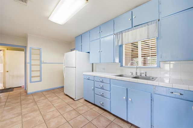107 W Holland ST, San Marcos, TX 78666