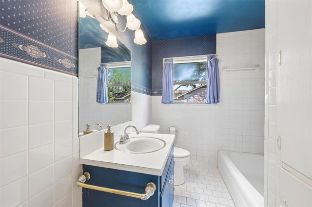 107 W Holland ST, San Marcos, TX 78666