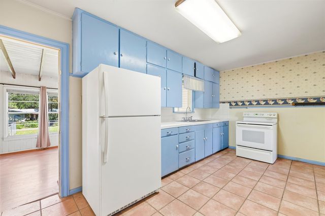 107 W Holland ST, San Marcos, TX 78666