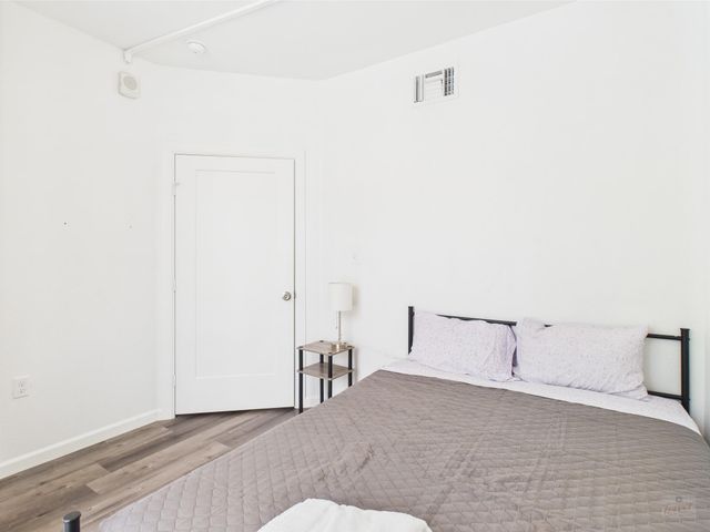 911 W 22nd ST 201, Austin, TX 78705