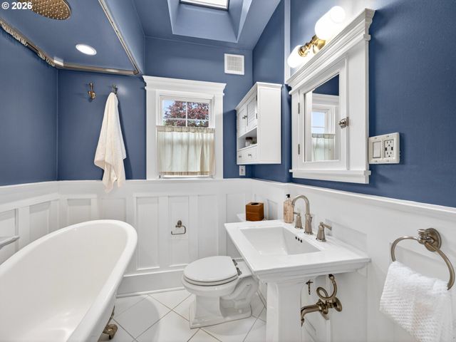 635 N TERRY St, Portland, OR 97217