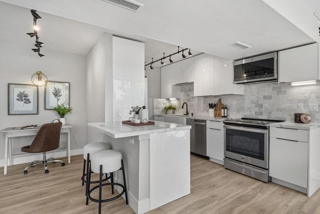 101 Alma Street 301, Palo Alto, CA 94301