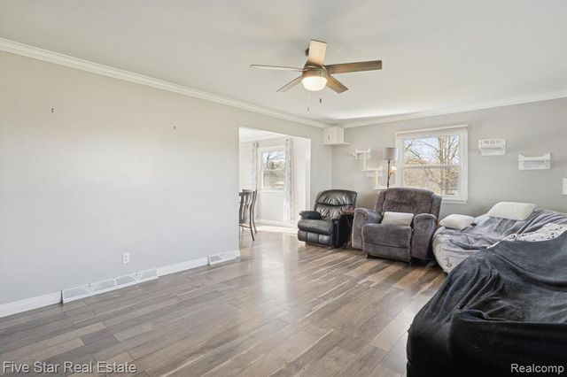 6024 E Holly Road, Holly, MI 48442