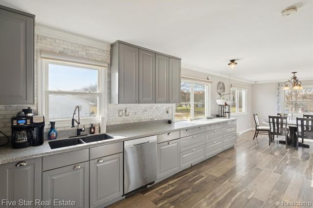 6024 E Holly Road, Holly, MI 48442