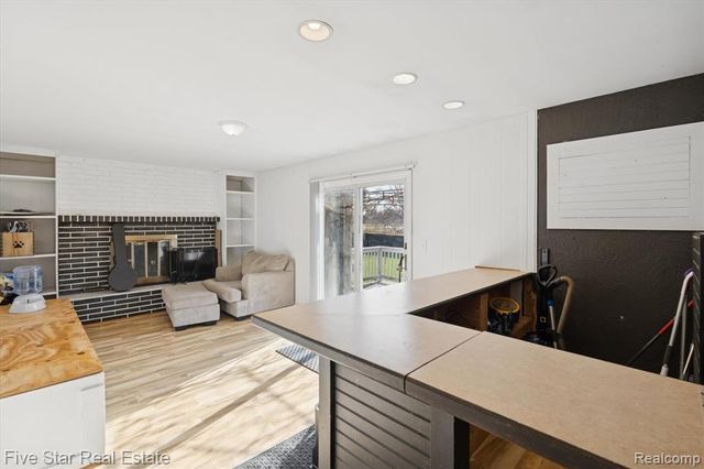 6024 E Holly Road, Holly, MI 48442