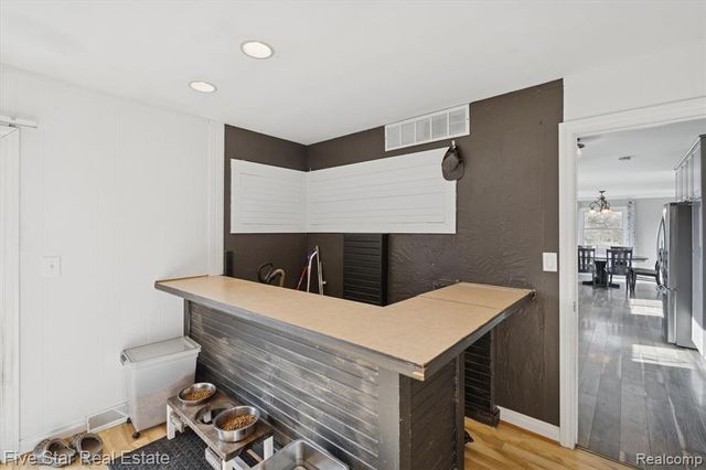 6024 E Holly Road, Holly, MI 48442