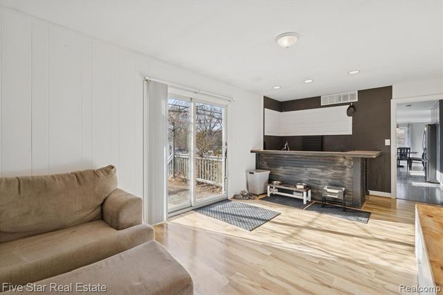 6024 E Holly Road, Holly, MI 48442