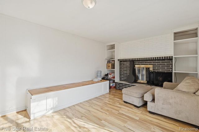 6024 E Holly Road, Holly, MI 48442