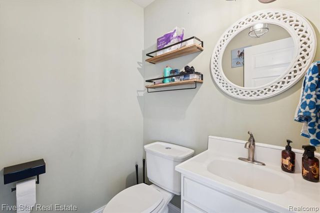 6024 E Holly Road, Holly, MI 48442