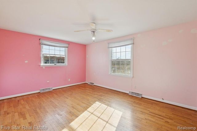 6024 E Holly Road, Holly, MI 48442