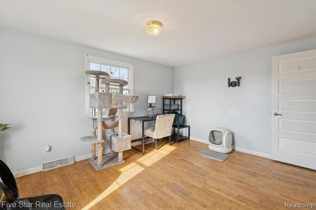 6024 E Holly Road, Holly, MI 48442