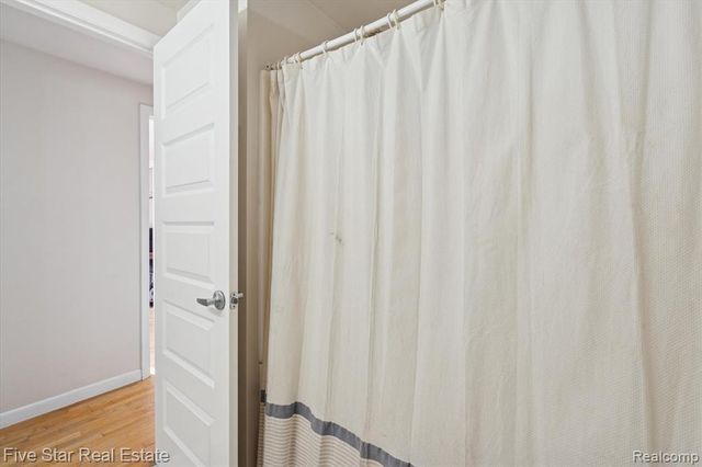 6024 E Holly Road, Holly, MI 48442