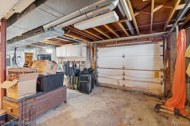 6024 E Holly Road, Holly, MI 48442