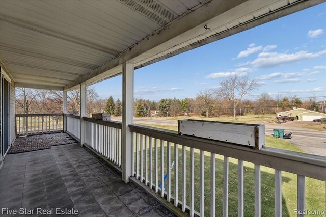 6024 E Holly Road, Holly, MI 48442