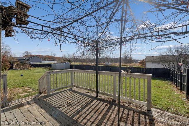 6024 E Holly Road, Holly, MI 48442