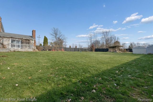 6024 E Holly Road, Holly, MI 48442