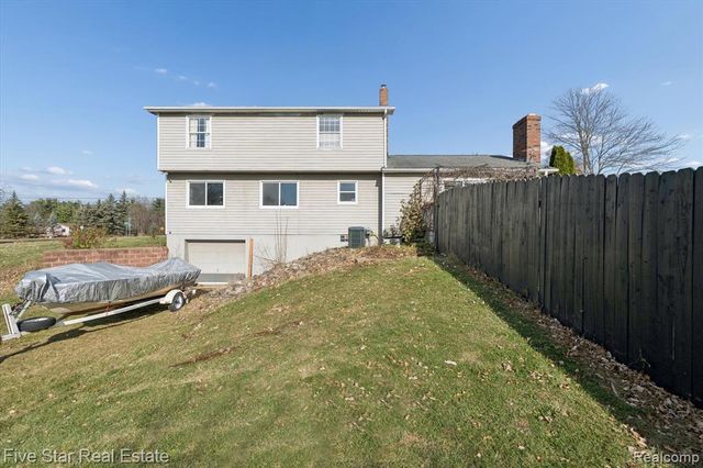 6024 E Holly Road, Holly, MI 48442