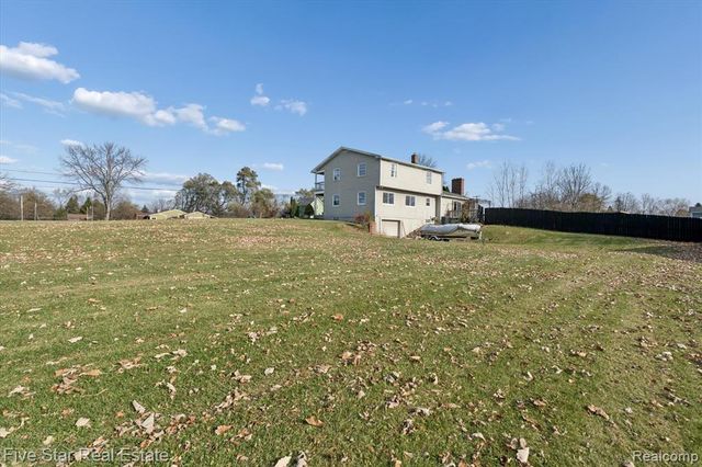 6024 E Holly Road, Holly, MI 48442