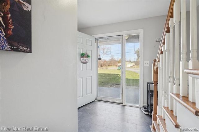 6024 E Holly Road, Holly, MI 48442