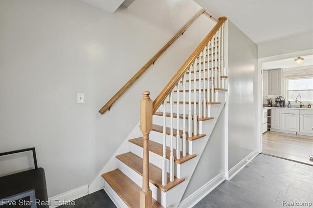 6024 E Holly Road, Holly, MI 48442