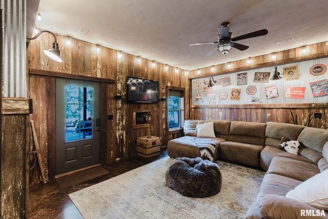 3525 Parrish Ridge Lane, Goreville, IL 62939