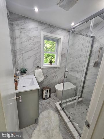1404 ROANOKE RD, Camden, NJ 08104