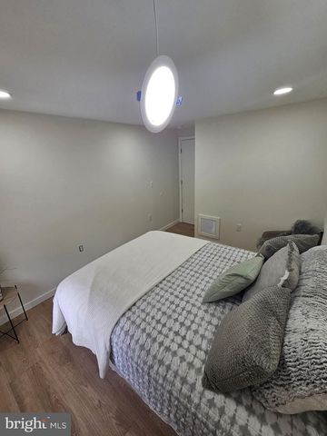 1404 ROANOKE RD, Camden, NJ 08104