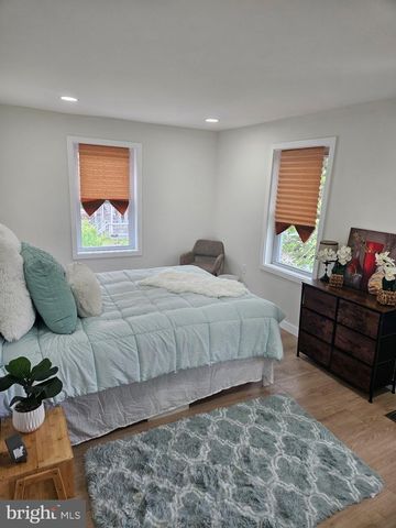1404 ROANOKE RD, Camden, NJ 08104
