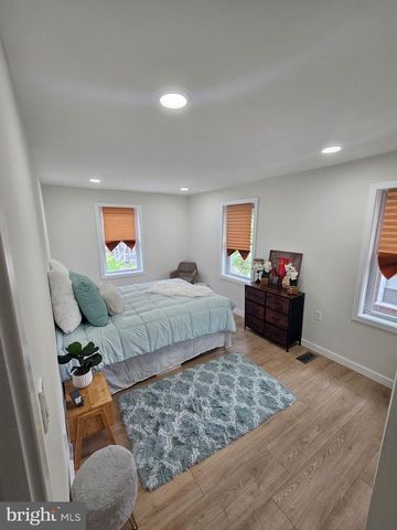 1404 ROANOKE RD, Camden, NJ 08104