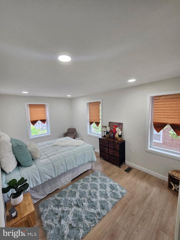 1404 ROANOKE RD, Camden, NJ 08104